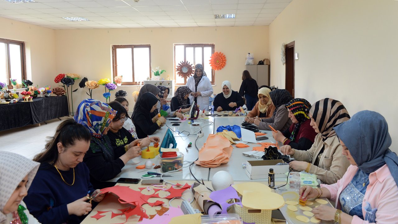 Kadınlar Kahramanmaraş’ta hem sosyalleşiyor hem üretiyor!