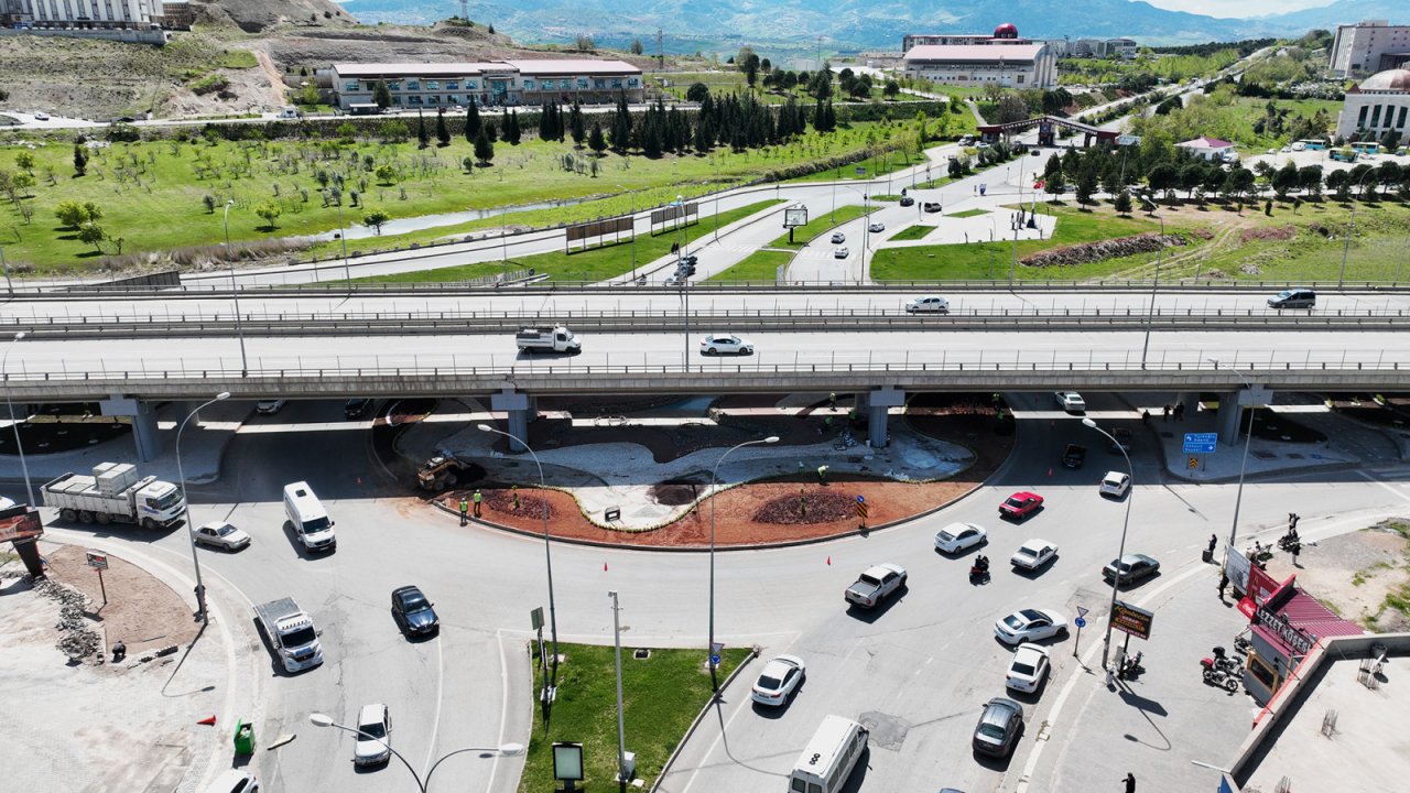 Kahramanmaraş’ta Üniversite Kavşağı’na Estetik Dokunuş!