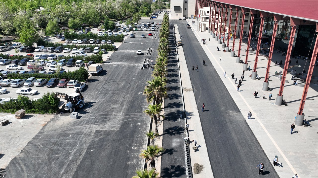 KSÜ’de yol çalışması devam ediyor!