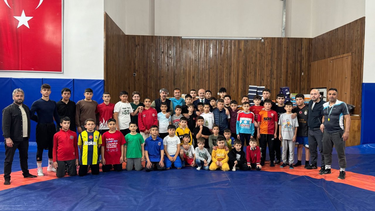 Afşin Belediye Başkanı Korya Kıraç’tan Genç Güreşçilere destek!