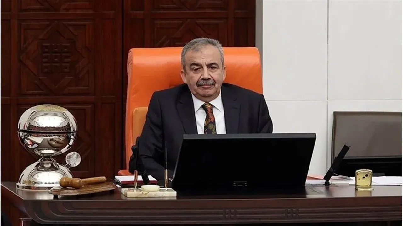 Sırrı Süreyya Önder hayatını kaybetti!