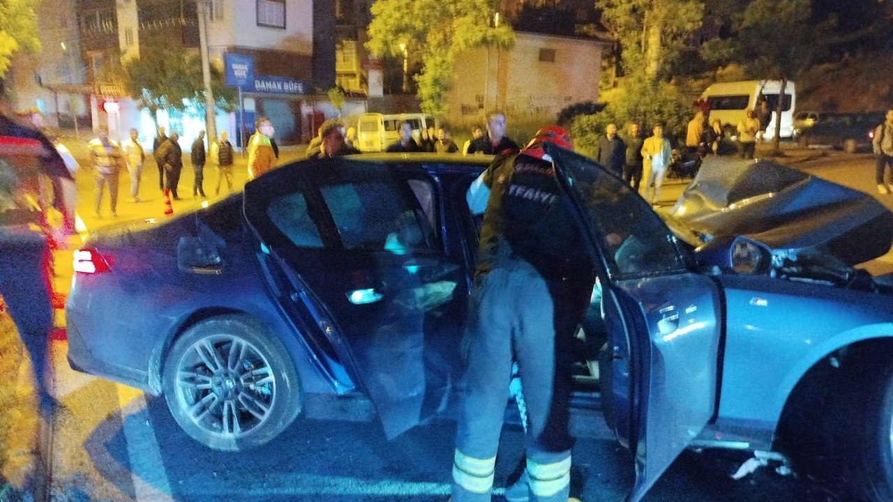 Kahramanmaraş’ta otomobil paramparça oldu