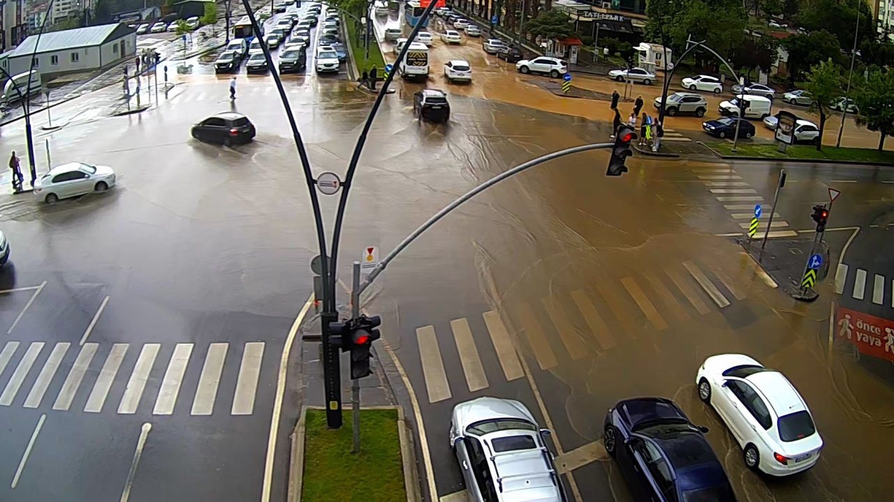 Kahramanmaraş’ta Caddelerdeki Çamurlar Temizlendi!