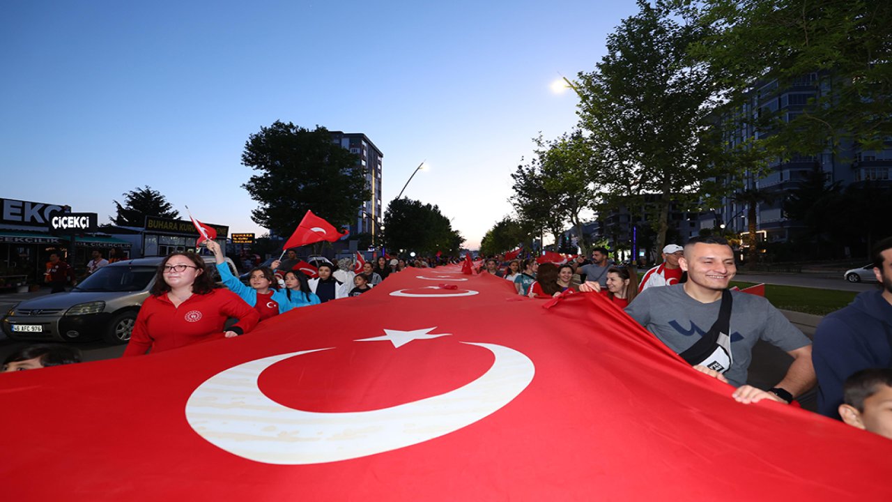 Türk Bayraklarıyla Şehir Kırmızıya Boyandı: Kahramanmaraş’ta 19 Mayıs Yürüyüşü