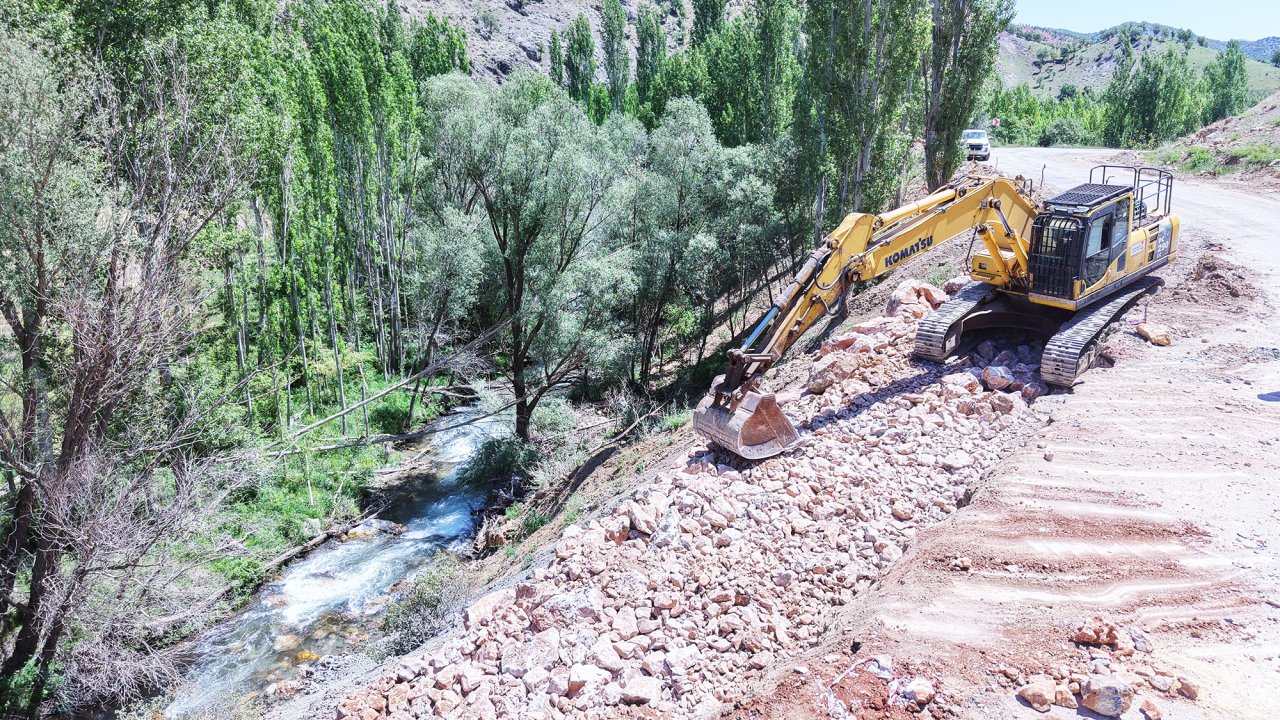 Nurhak’ta Tatlar ve Yeni Mahalle’yi Karayoluna Bağlayan Arter Genişletiliyor