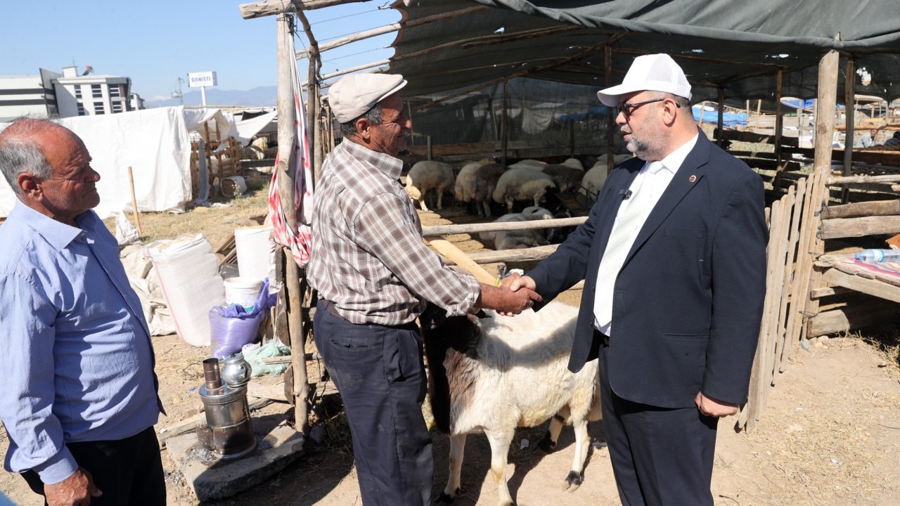 Dulkadiroğlu Belediye Başkanı Mehmet Akpınar, Kurban Pazarını Ziyaret Etti!