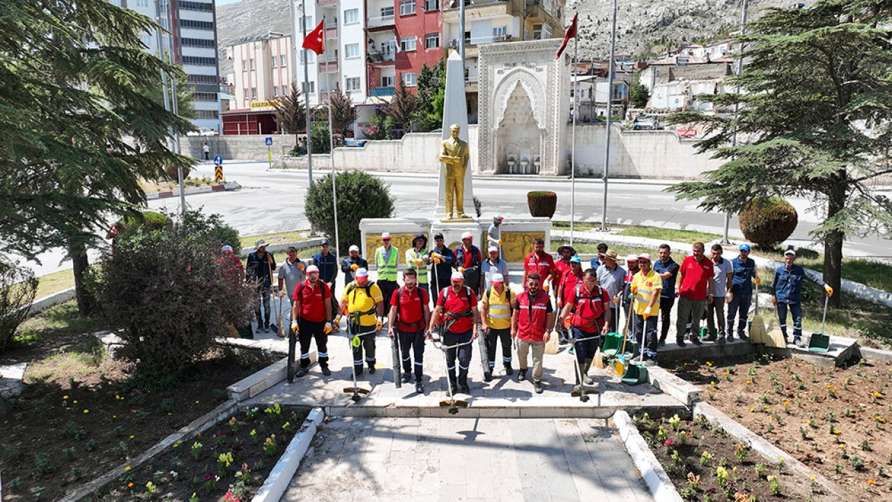 Büyükşehir’in Temizlik Timi Elbistan’da Sahada!