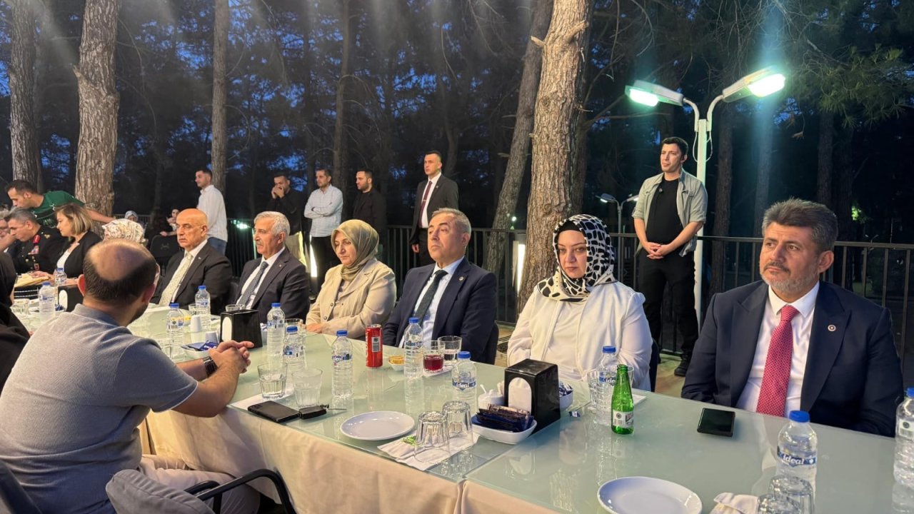 İrfan Karatutlu: “Şehitlerimizi rahmetle, gazilerimizi minnetle anıyoruz”