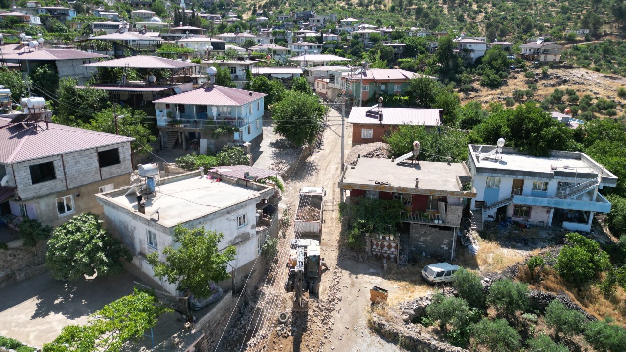 Onikişubat Belediyesi’nden Önsen’de 10 bin metrekarelik kilit parke yatırımı!