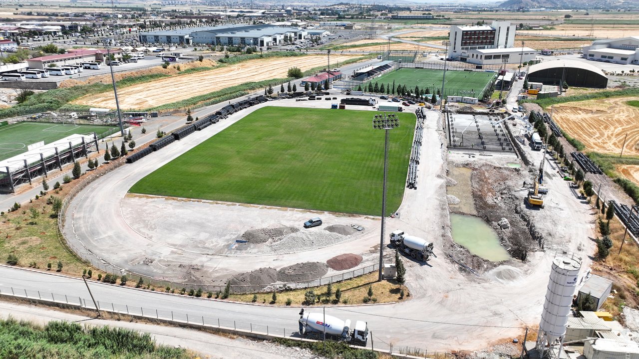 Yeni Futbol Sahasının Yapımı Büyük Bir Hızla Sürüyor!
