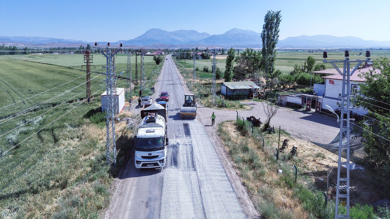 Afşin’de 4 mahallenin daha ulaşımı iyileştirdi!