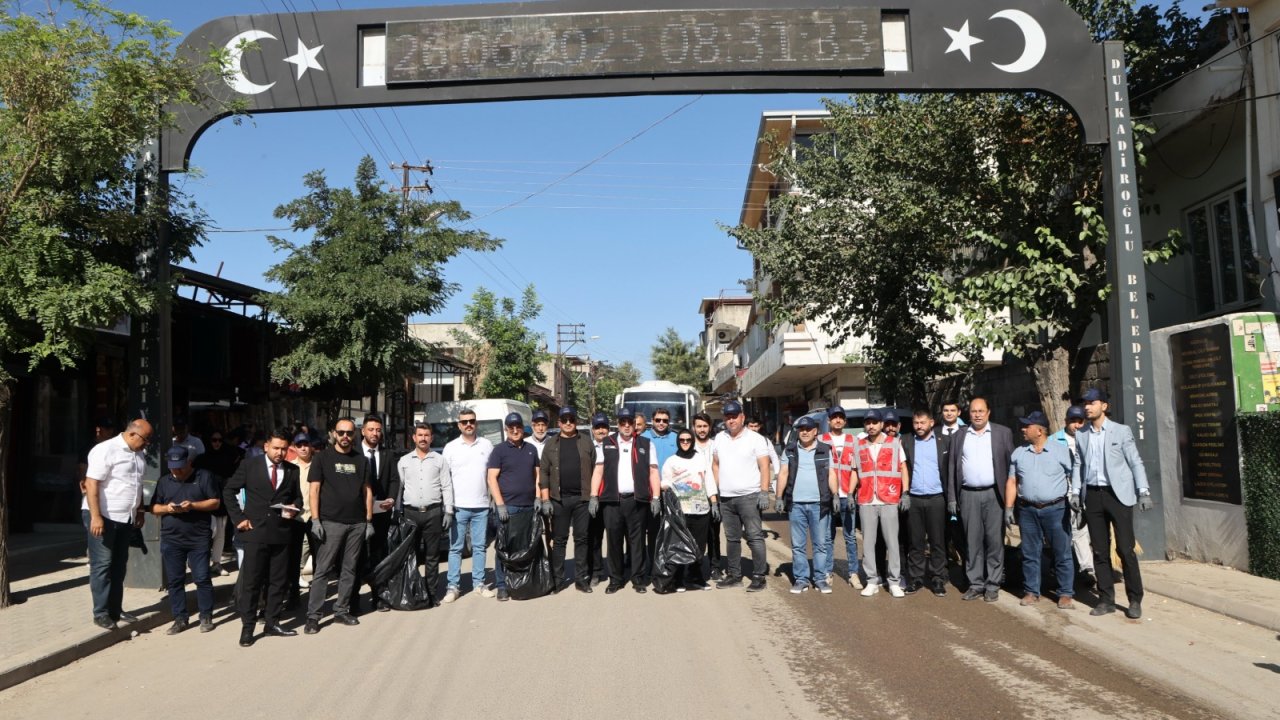 Başkan Akpınar öncülük etti Dulkadiroğlu sokakları temizlendi!