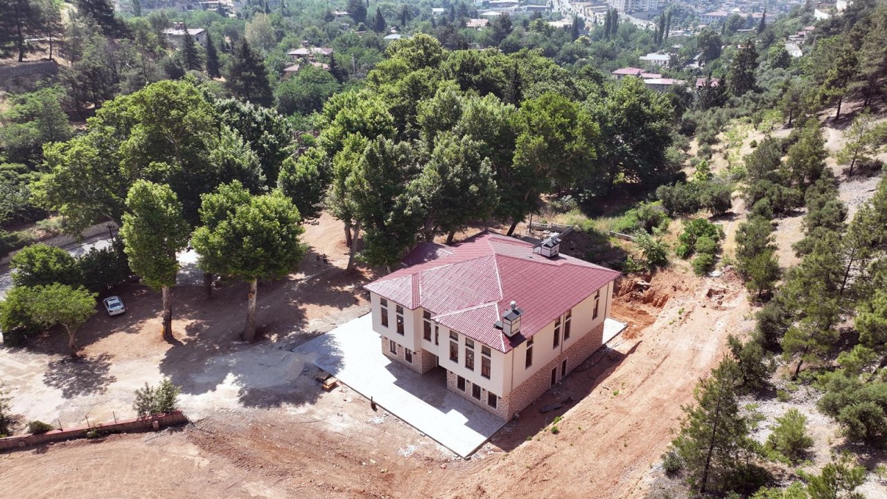 Kahramanmaraş Büyükşehir’den Dulkadiroğlu’na Yeni Sosyal Mekân; Çınaraltı