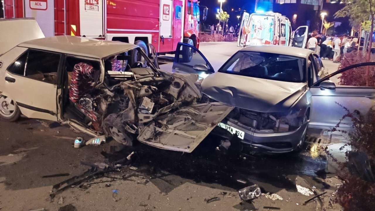 Kahramanmaraş’ta iki otomobil çarpıştı: 3 yaralı