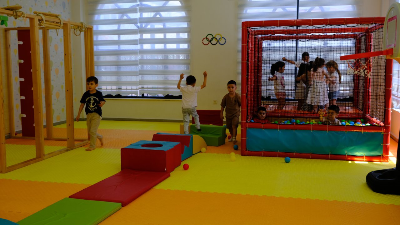 Kahramanmaraş  Onikişubat Belediyesi’nin ‘Minik Kalpler Yaz Okulu’nda eğitim heyecanı başladı!