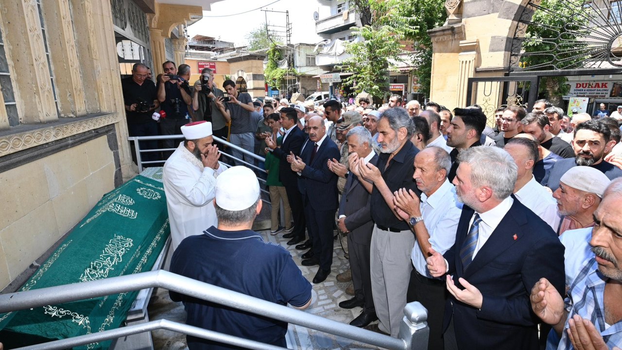 Yangında Hayatını Kaybeden Anne ve 3,5 Aylık Bebeğine Kahramanmaraş’ta Son Veda