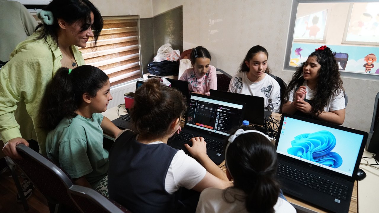 Kahramanmaraş’ta çocuklara zekâ ve kodlama eğitimi!