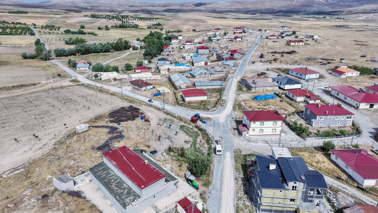 Elbistan Beyyurdu’nda Yollar Büyükşehirle Yenileniyor!