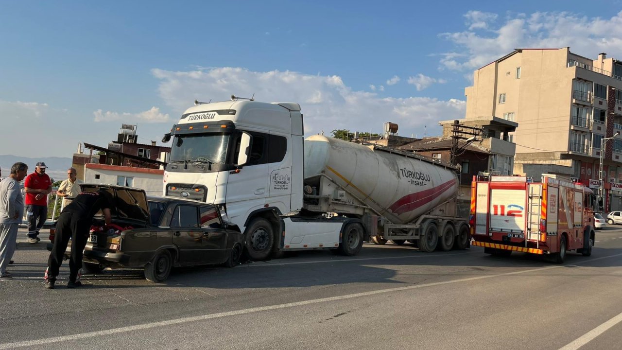 Kahramanmaraş’ta otomobil ile tır çarpıştı: 1 yaralı