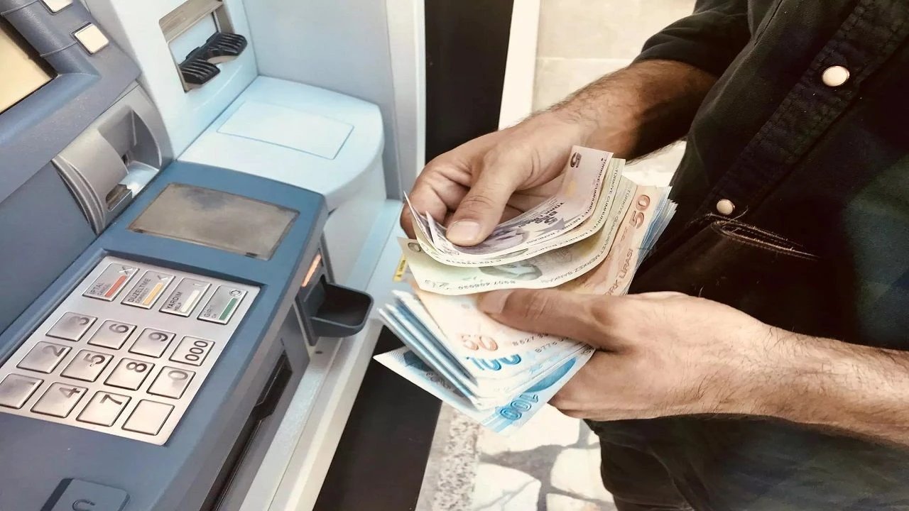 Bankada parası olanlar dikkat! Bu kişiler ATM’den nakit çekemeyecek