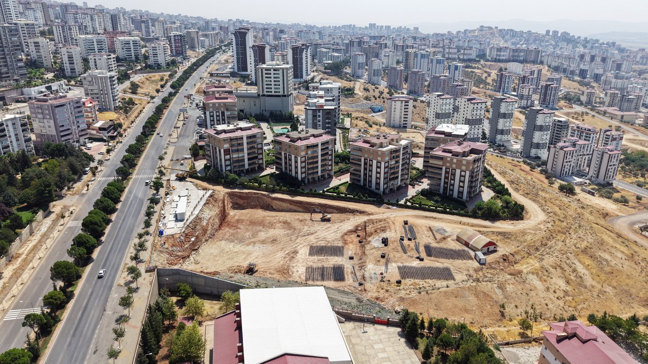Kahramanmaraş’ta yeni Gençlik ve Spor Merkezi için ilk kazma vuruldu!