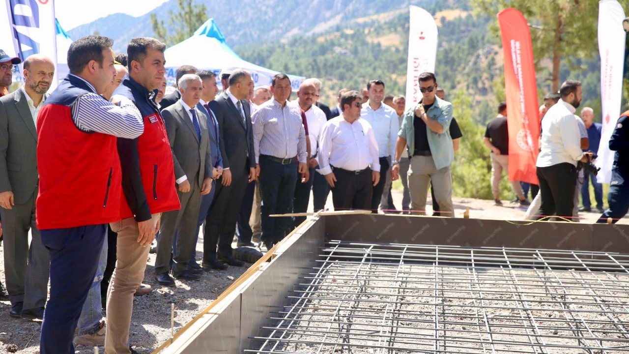 Kahramanmaraş'ta Devlet Desteğiyle Üreticiye Güç Katacak Proje Başladı: 86 Ahırın Temeli Atıldı