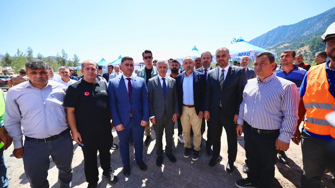 Başkan Toptaş; “Yeniden inşa sürecini binalardan ibaret görmedik”