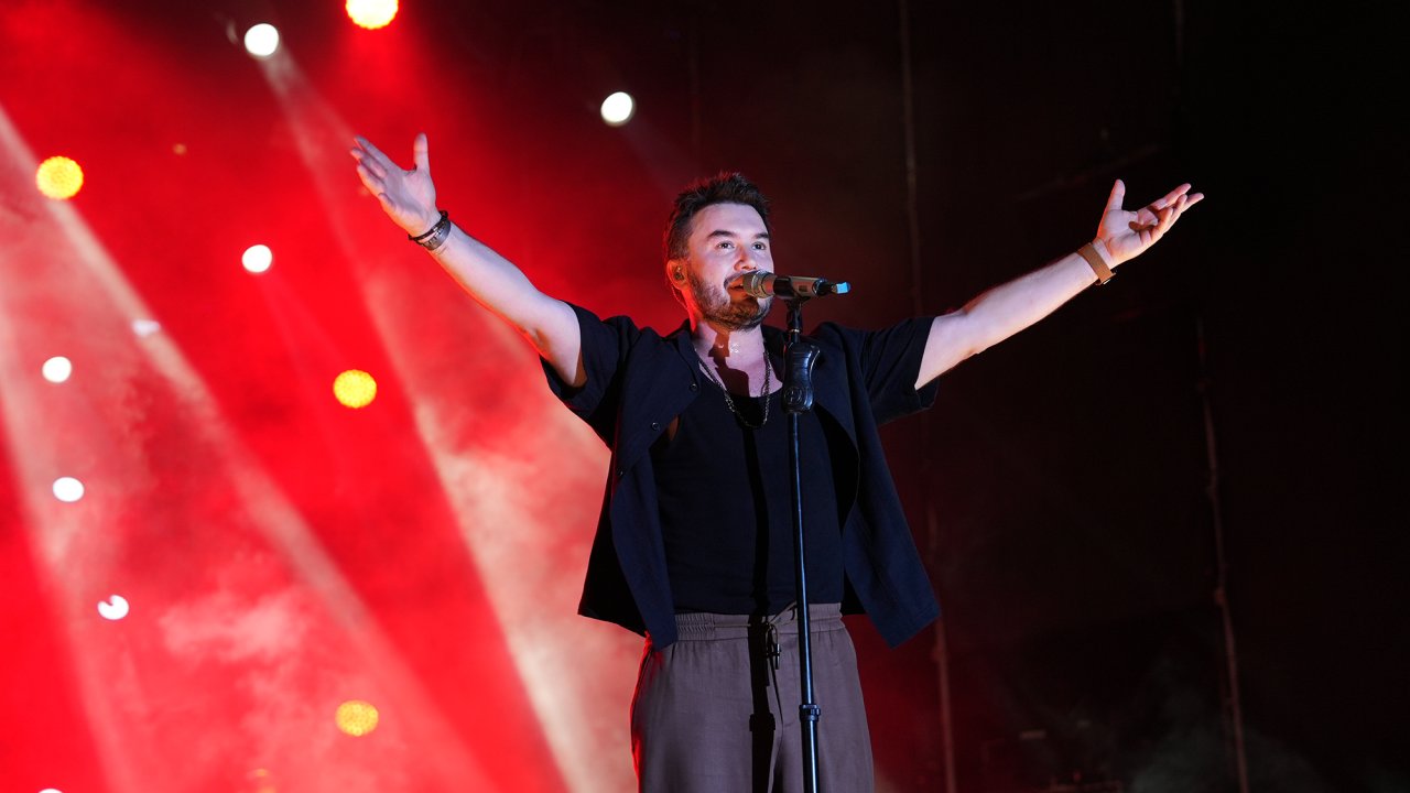 Mustafa Ceceli, Kahramanmaraş’ta Fuar Akşamını Şenliğe Çevirdi