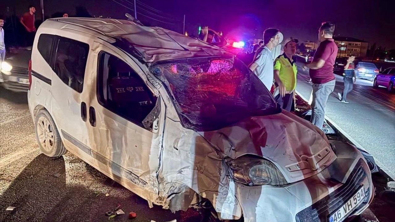 Kahramanmaraş’ta hafif ticari araç ile otomobil çarpıştı: 5 yaralı