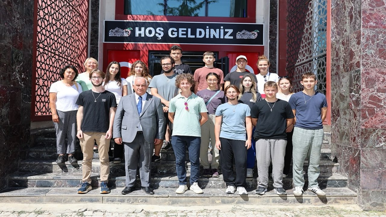 Robert Koleji Öğrencilerinden Başkan Cüce’ye Ziyaret!