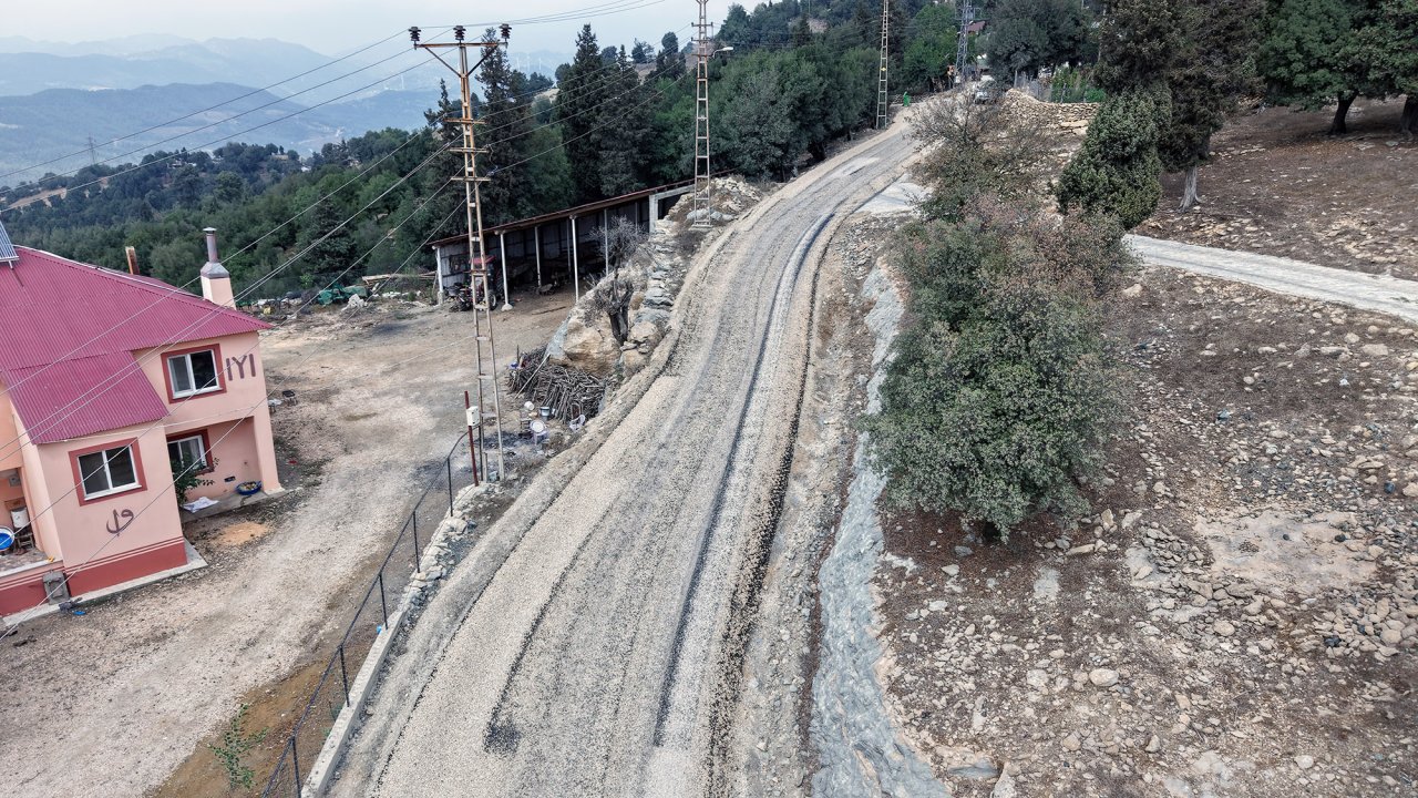 Büyükşehir’den Andırın Kırsalında Konforlu Yol Atağı!