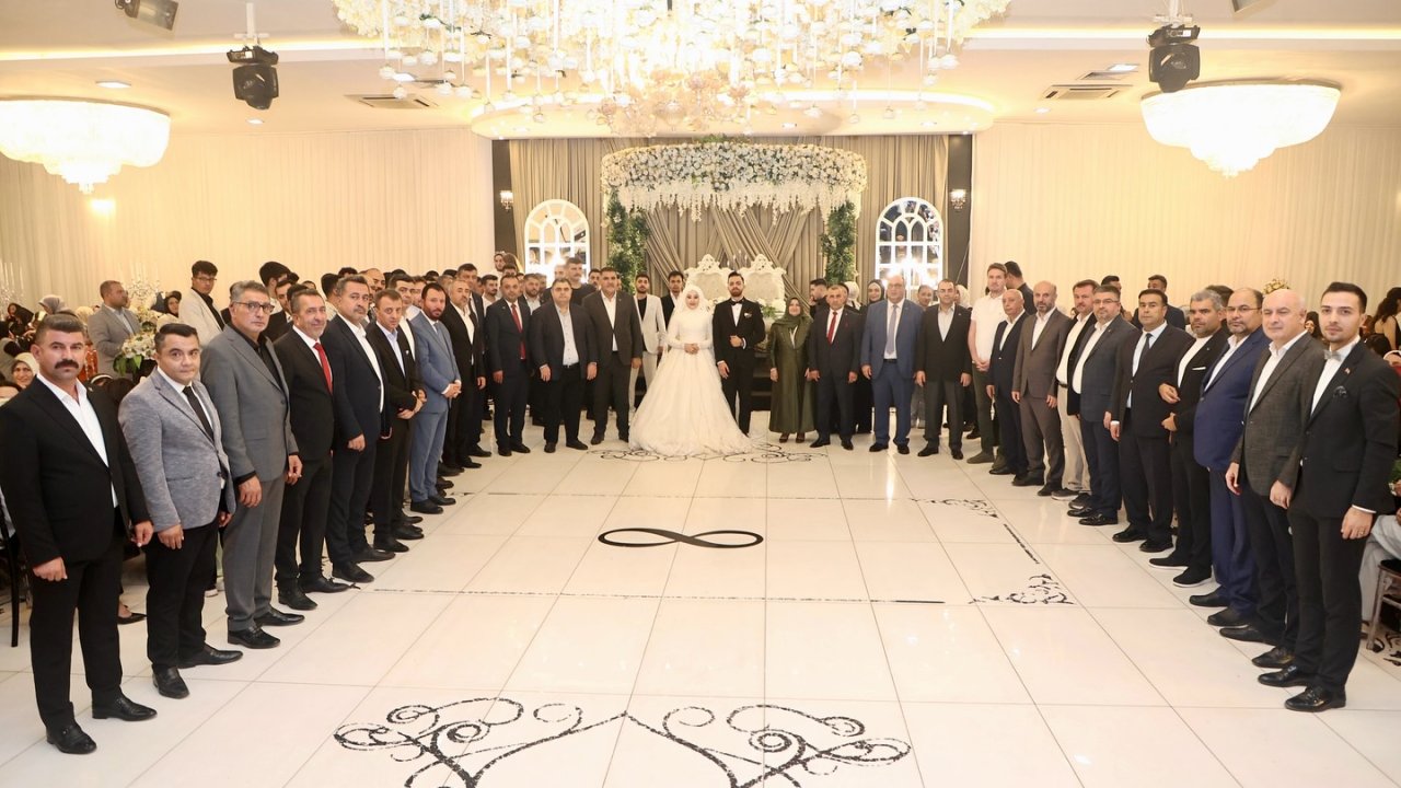 Kahramanmaraş’ta Belediye Başkanı Akpınar Oğlunu Evlendirdi!