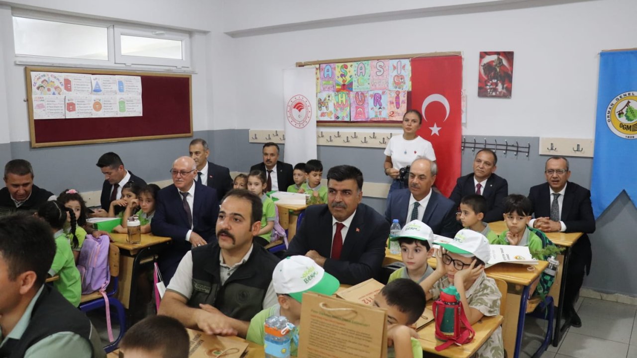 'Yeşil Vatan' Kahramanmaraş'ta İlk Ders Oldu: Öğrenciler Fidan Dikerek Eğitim Yılına Başladı