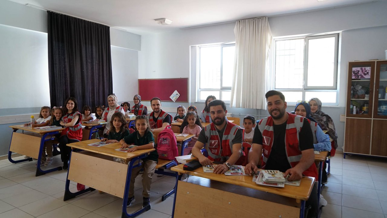 Gençlik Meclisi’nden Minik Yüreklere Büyük Dokunuş!