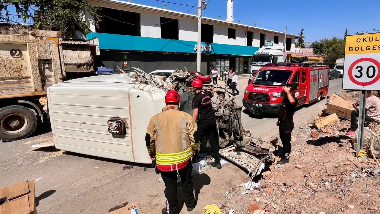 Kahramanmaraş’ta hafif ticari araç ile kamyon çarpıştı! 1 ağır yaralı