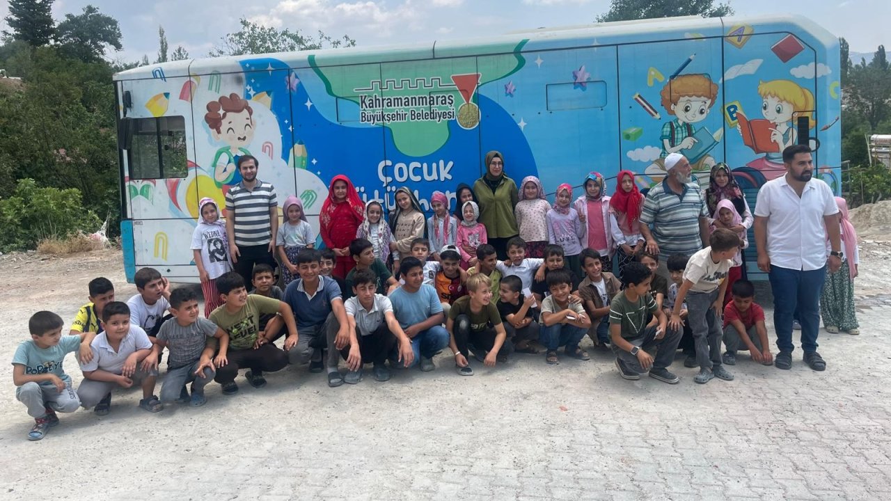 Mobil Çocuk Kütüphanesi ile Çocuklar Yaz Tatilini Renklendirdi!