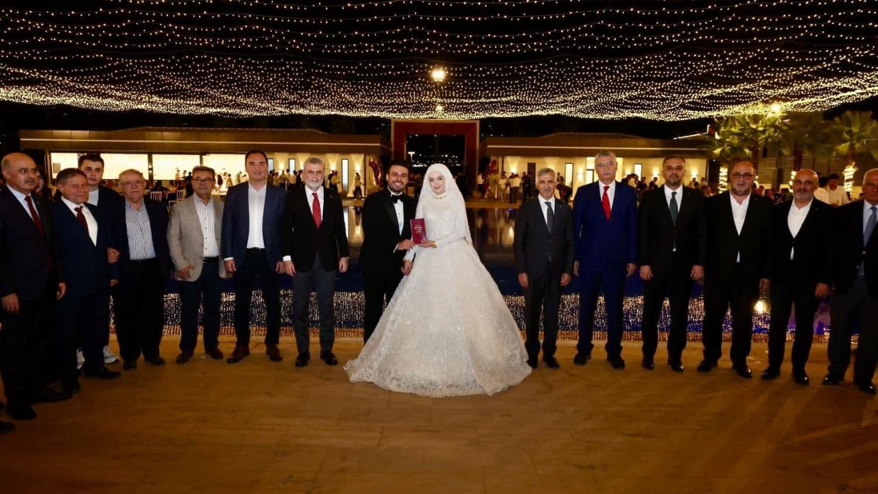 Kahramanmaraş'ta görkemli düğün! Şahin ile Hidayet Dünyaevine Girdi