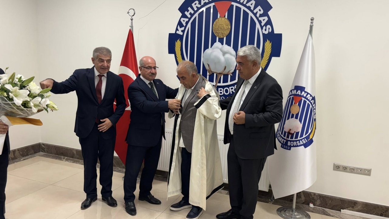 Kahramanmaraş'ta Ticaret Borsası Başkanı Narlı'ya Ahilik Kaftanı Giydirildi!