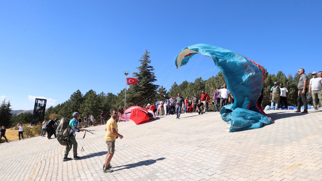 Dulkadiroğlu’nda Yamaç Paraşütü Şöleni!