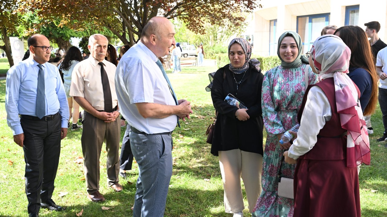 Rektör Yasım, öğrencilerle buluştu, “Üniversitene Hoş Geldin” dedi!