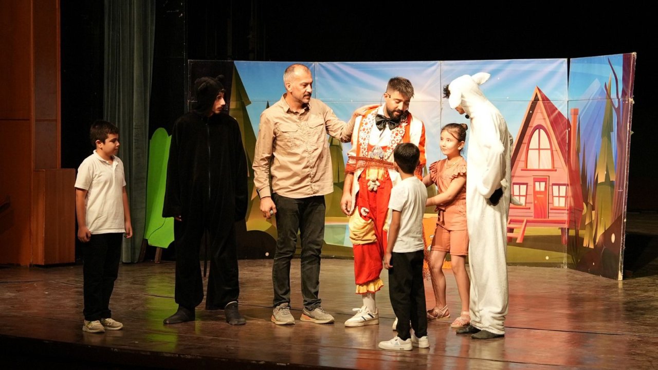 “Pamuk ile Kömür” Hayvan Sevgisini Sahneye Taşıdı