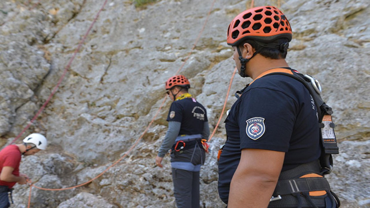 Kahramanmaraş İtfaiyesi’nden Dağcılık ve Yüksekten Kurtarma Eğitimi