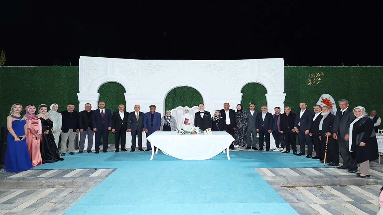 Kahramanmaraş’ta evlenecek çiftlere en büyük destek Onikişubat Belediyesi’nden!