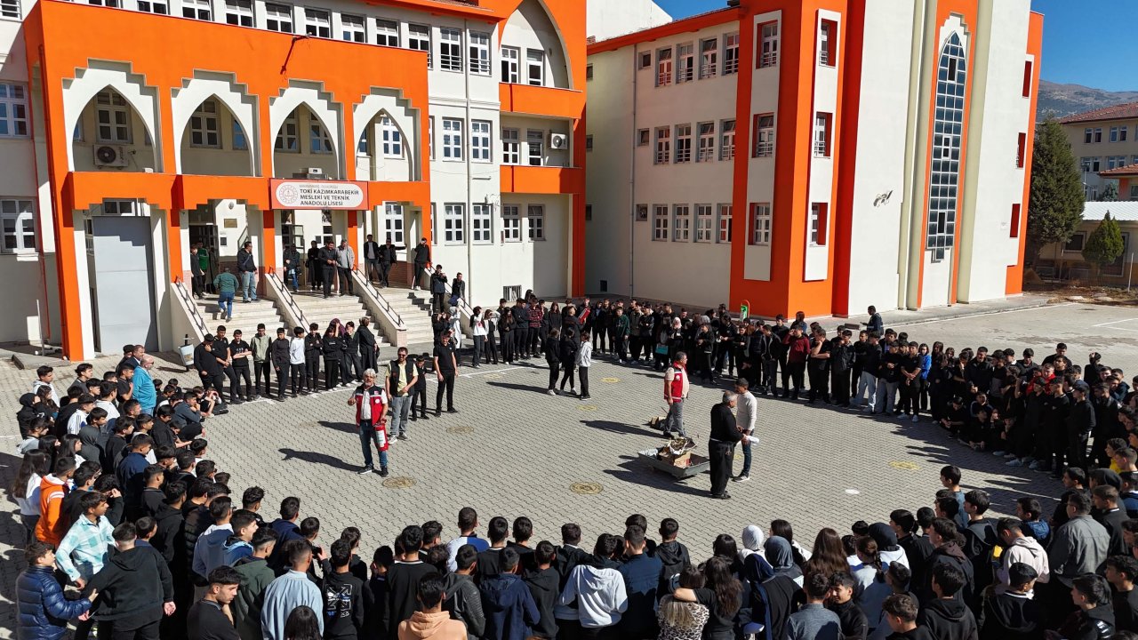 Okullarda Deprem ve Yangın Tatbikatı Gerçekleştirildi!