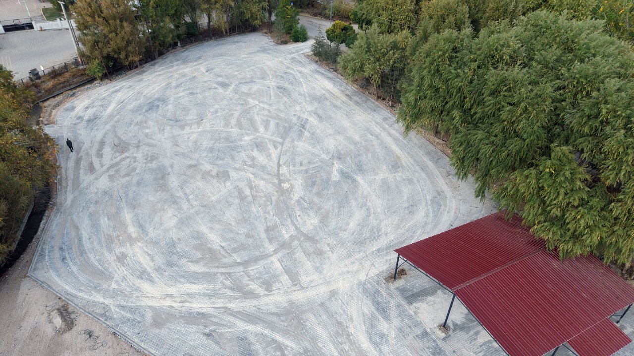 Büyükşehir, Elbistan Geçit Mahallesi’nde Sosyal Alanın Standardını İyileştirdi!