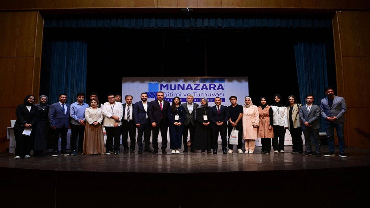 Kahramanmaraşlı Gençler Münazara Finalinde Parladı!