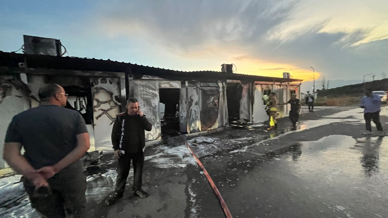 Kahramanmaraş'ta Konteyner Okulda Yangın: 4 Derslik Kullanılamaz Hale Geldi