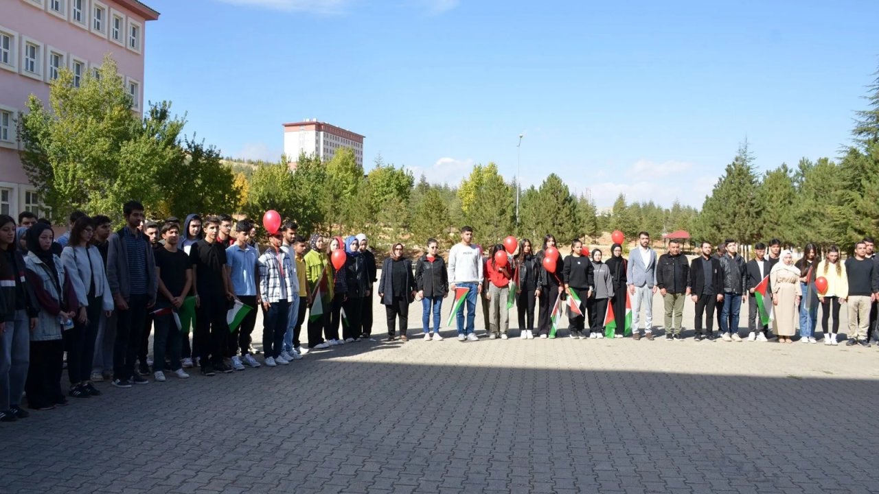 Afşin Sağlık Yüksekokulu Öğrencilerinden Filistin ve Doğu Türkistan’a Destek!