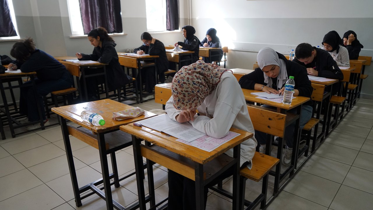 Büyükşehir’den Üniversite Yolunda Gençlere Destek!