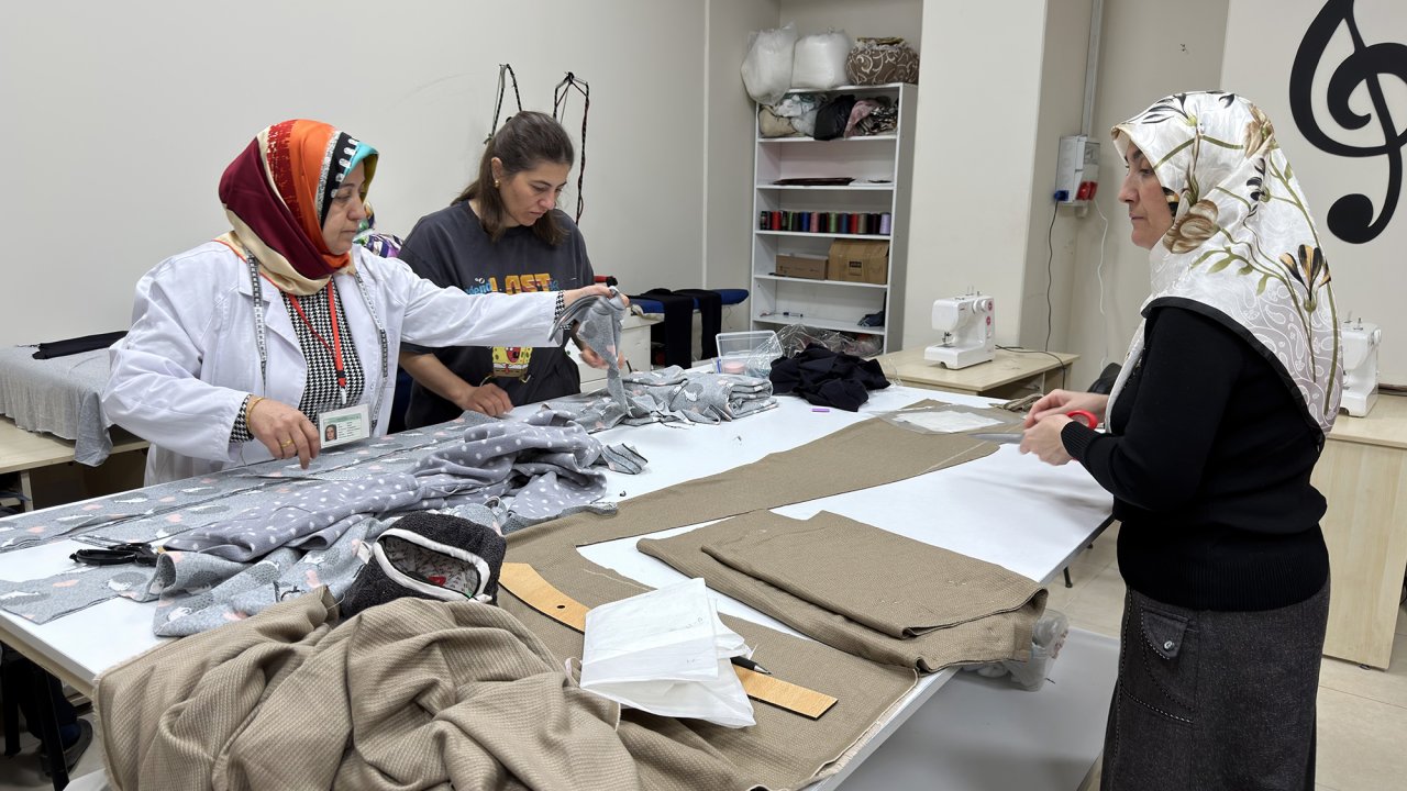 KAMEK’in Giyim Atölyesinde Kadın Eliyle Üretim ve Dönüşüm!